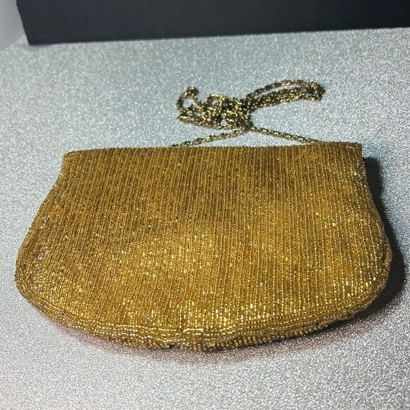 Beautiful Lotus Flower Beaded Bag with Gold Chain Vintage. P19 - Picture 2 of 5